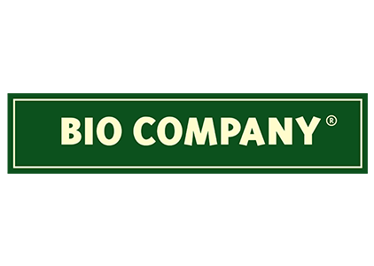 Grünes, rechteckiges Logo mit dem Schriftzug BIO COMPANY in fetten, großen, cremefarbenen Buchstaben, zentriert auf einem grünen Hintergrund mit einem dünnen cremefarbenen Rand.